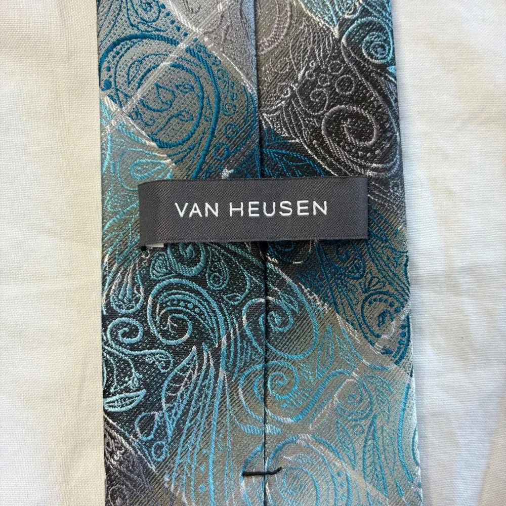 Van Heusen Mens Teal Blue Grey Paisley Silk Blend Necktie Tie Business Corporate